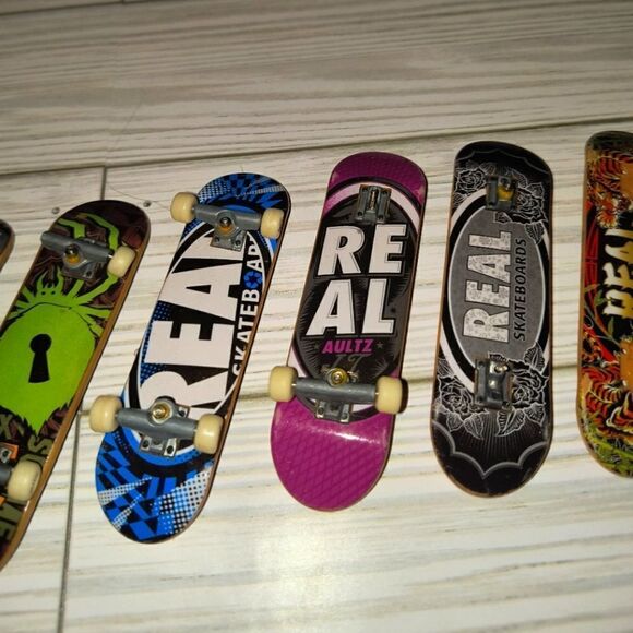 Tech Deck Real Graphic Finger Skateboards Set Of 8 Boards - Picture 4 of 8